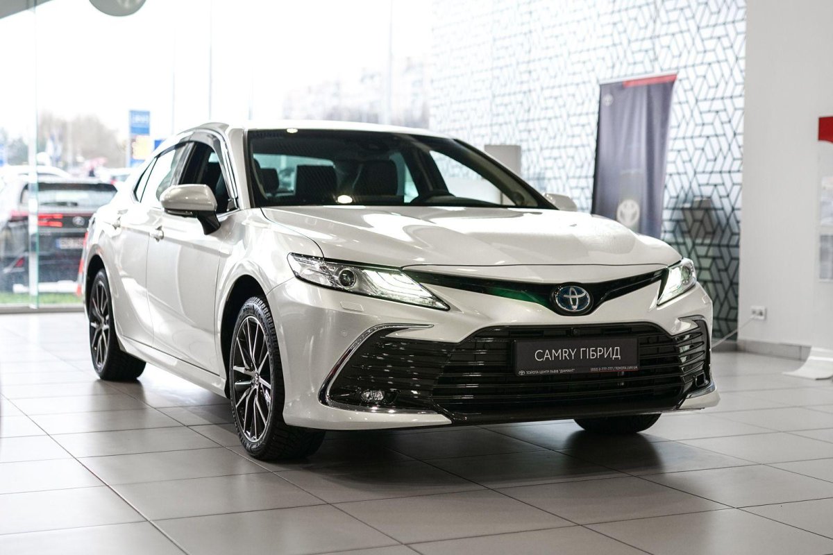 Тойота Камри 2023