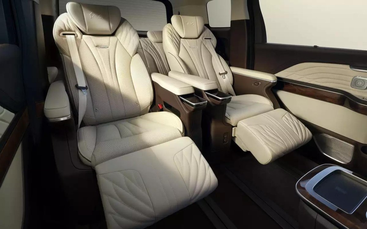 Toyota Alphard 2022 салон