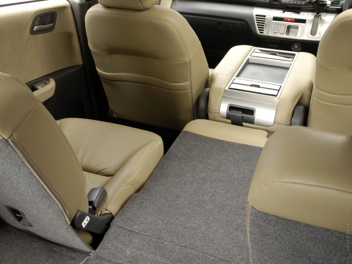 Honda fr-v салон