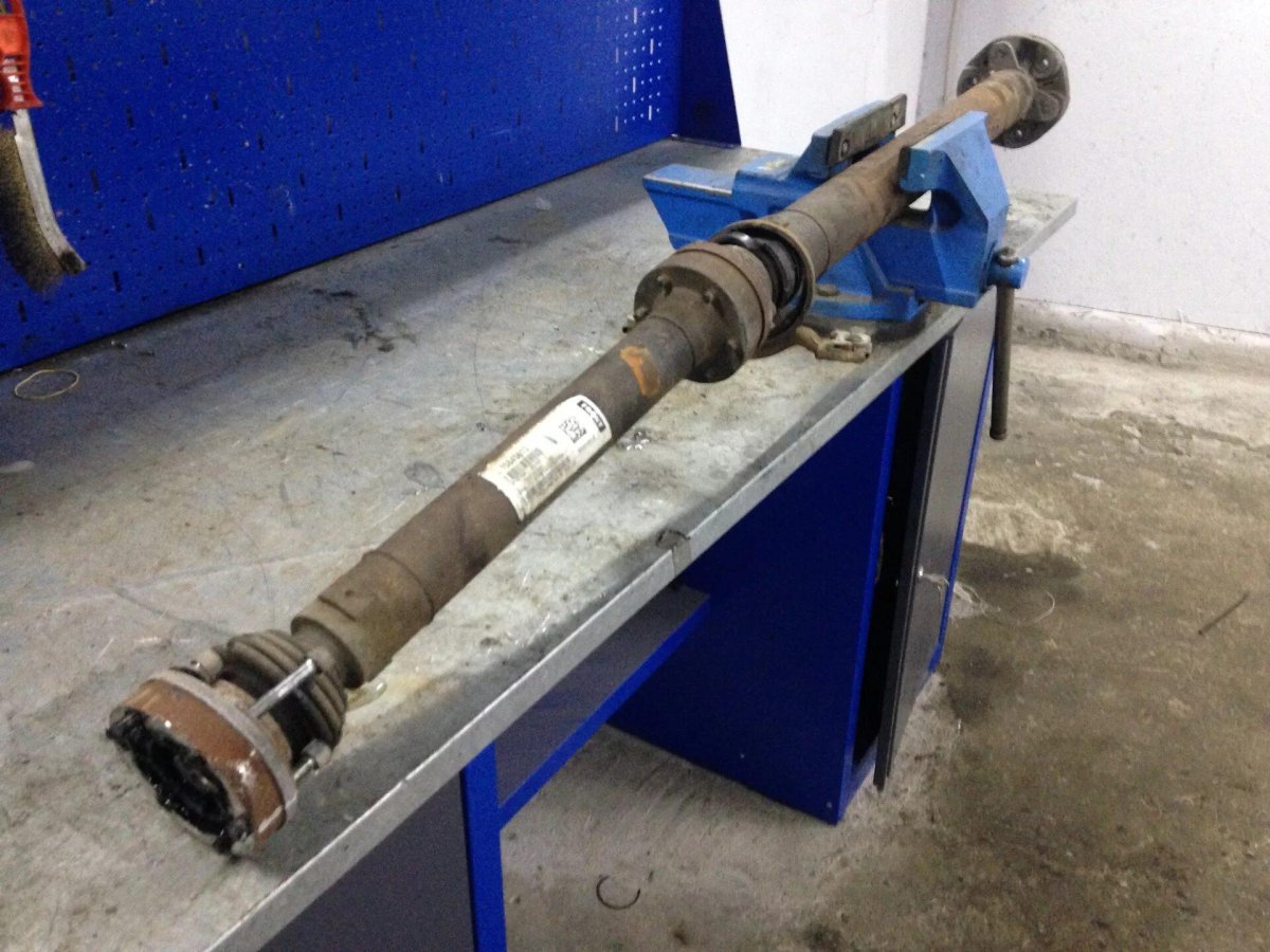 Cadillac CTS карданный вал