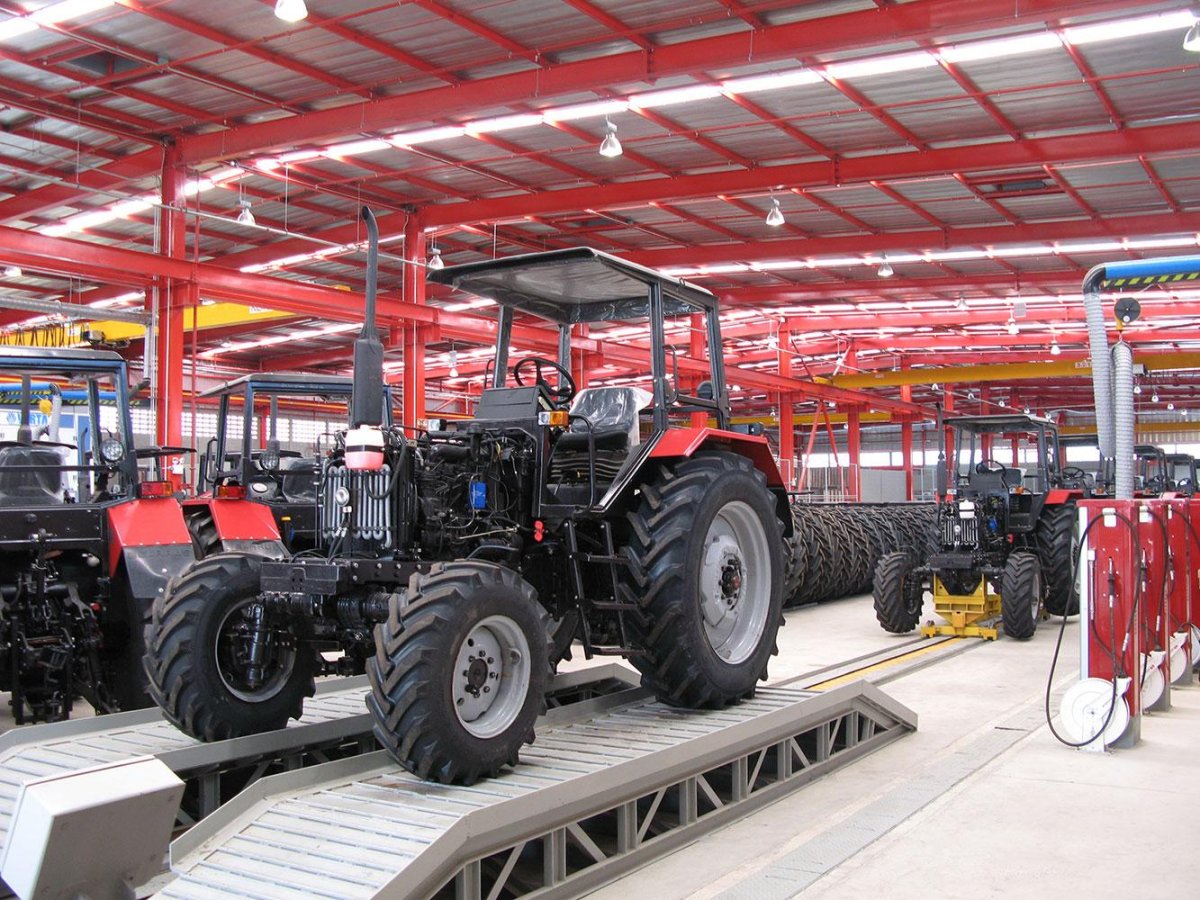 Трактор ЛМЗ 704