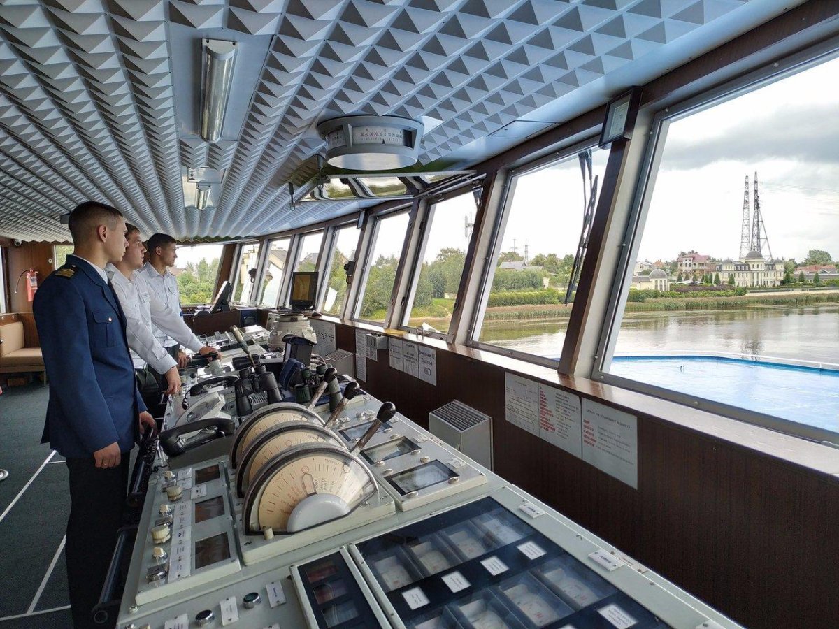 Теплоход Александр Невский Капитан