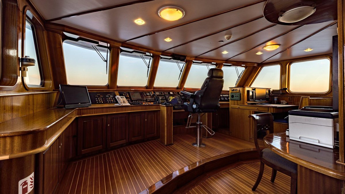 Рубка яхты Беринг