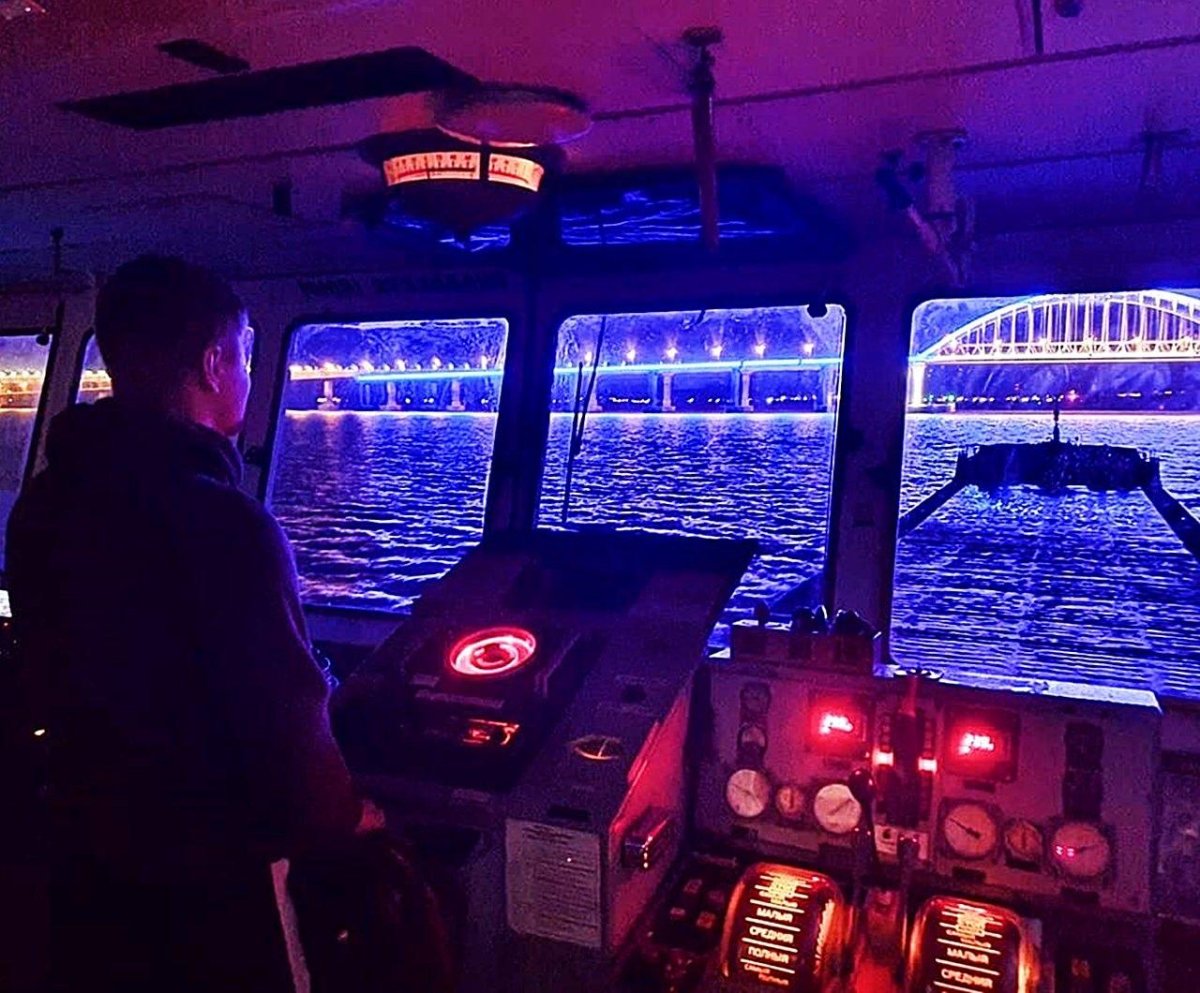 Вид из рубки корабля