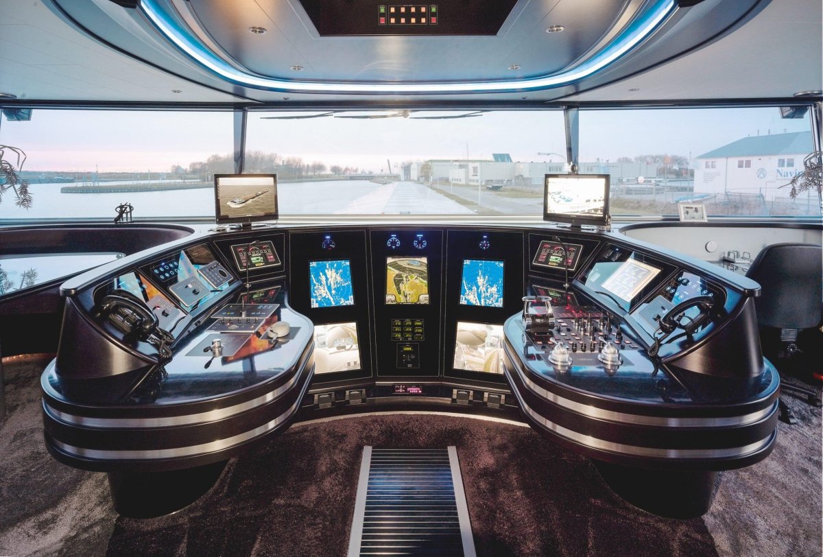 Капитанский мостик круизного лайнера