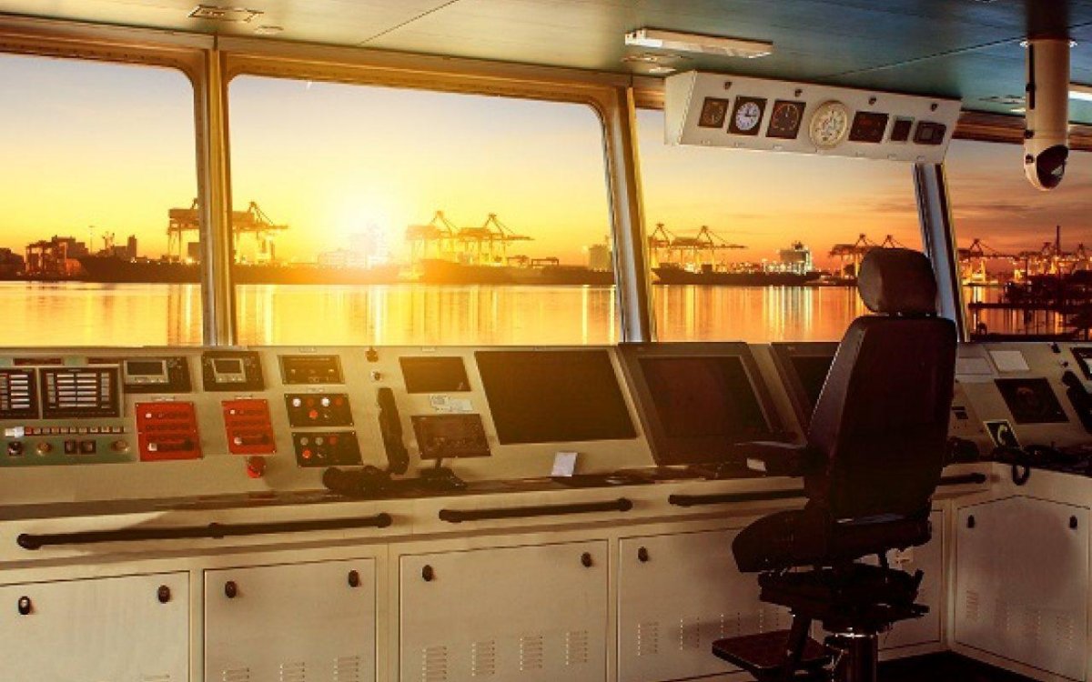 Капитанский мостик на корабле