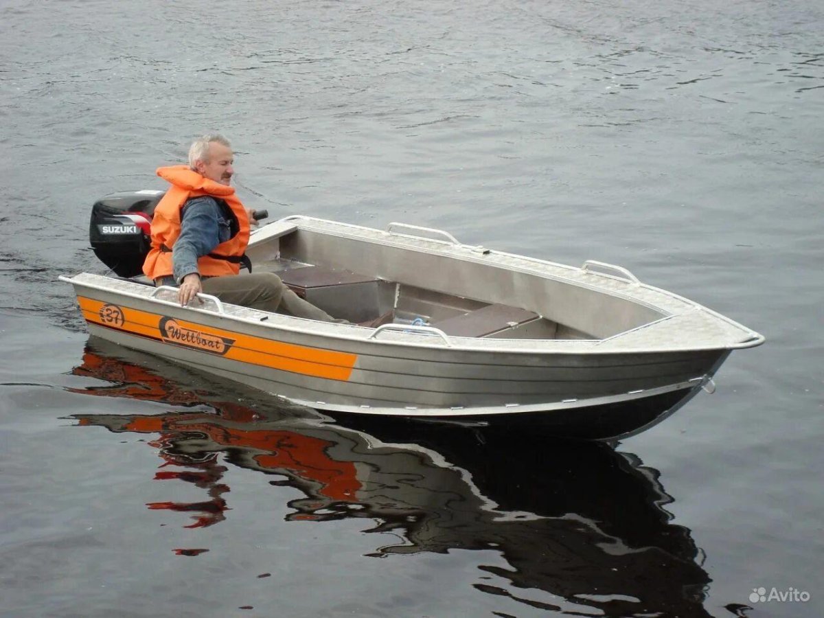 Лодка Wellboat 37