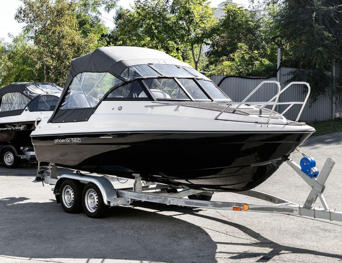 Катер Phoenix 560