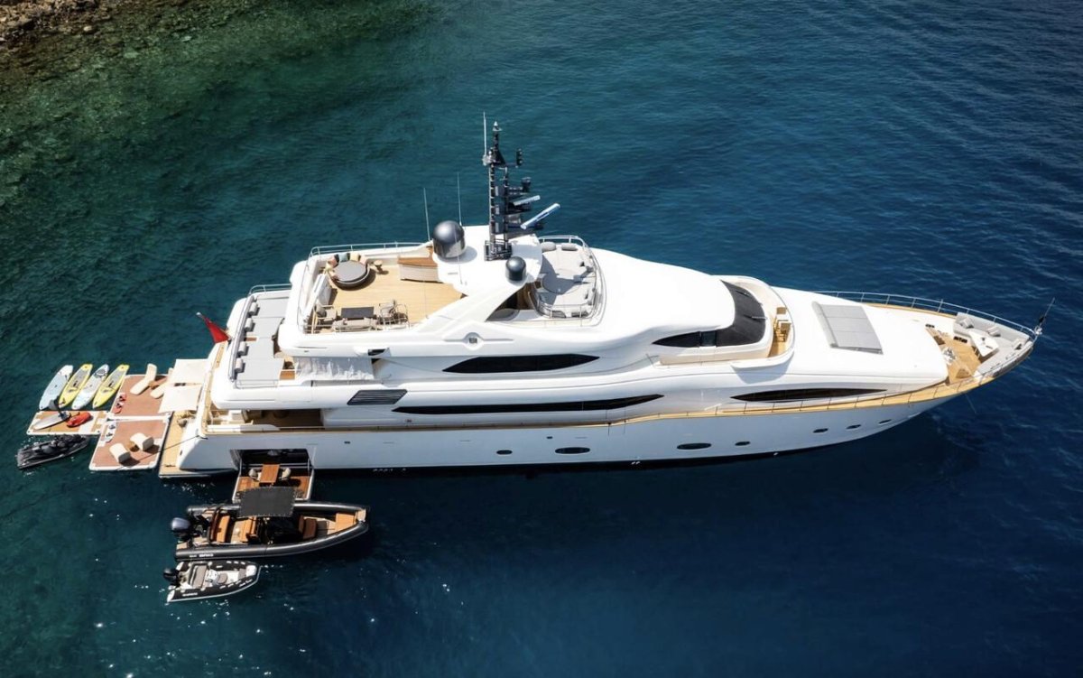 Катер рассчитанный на 17 человек