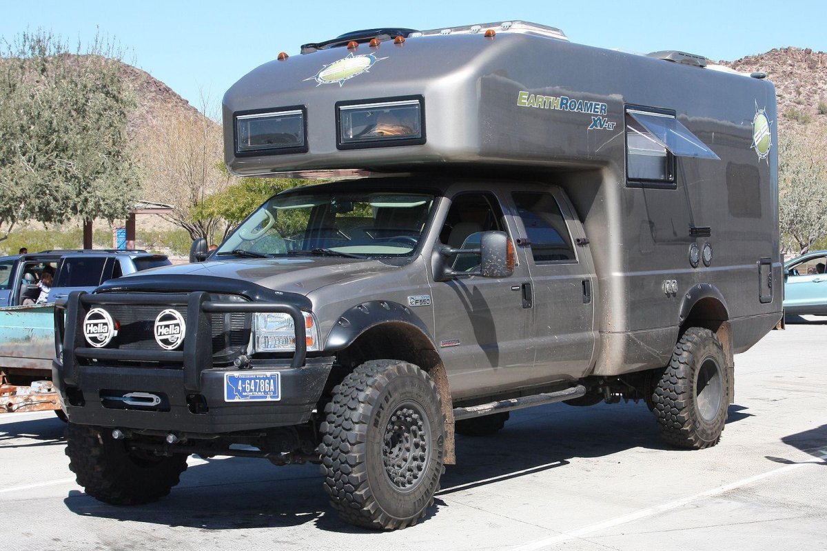 Ford f550 EARTHROAMER.