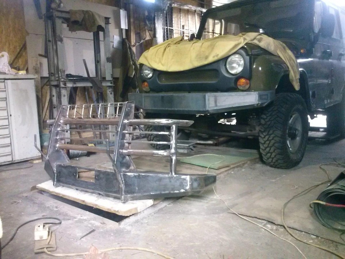 Силовой бампер на УАЗ 469