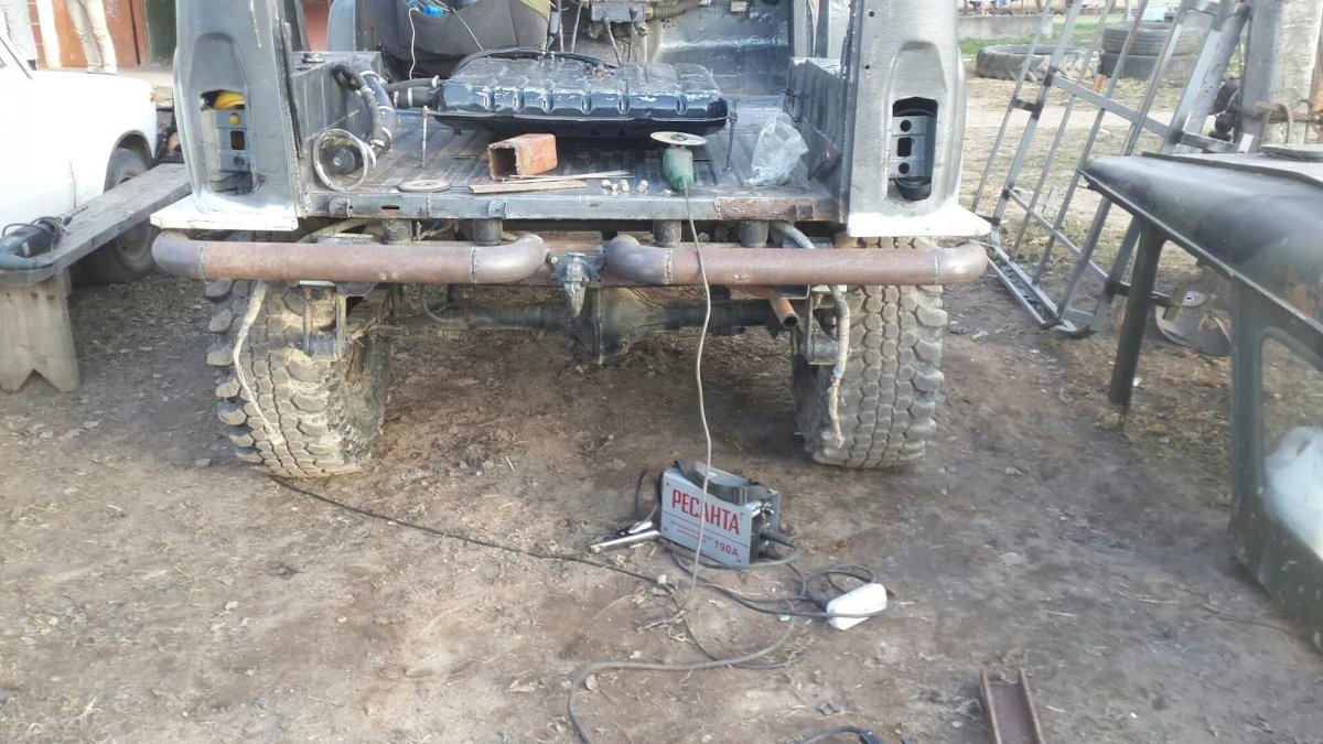 Задний силовой бампер на УАЗ 469 из труб