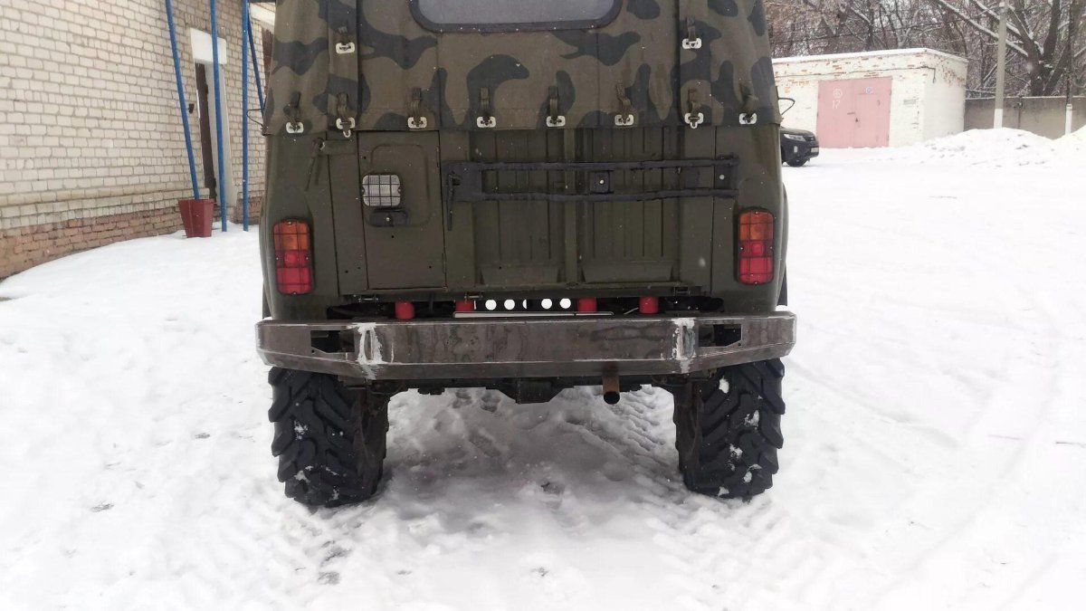 Задний силовой бампер на УАЗ 469