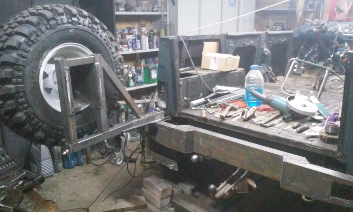 Задний силовой бампер на УАЗ 469