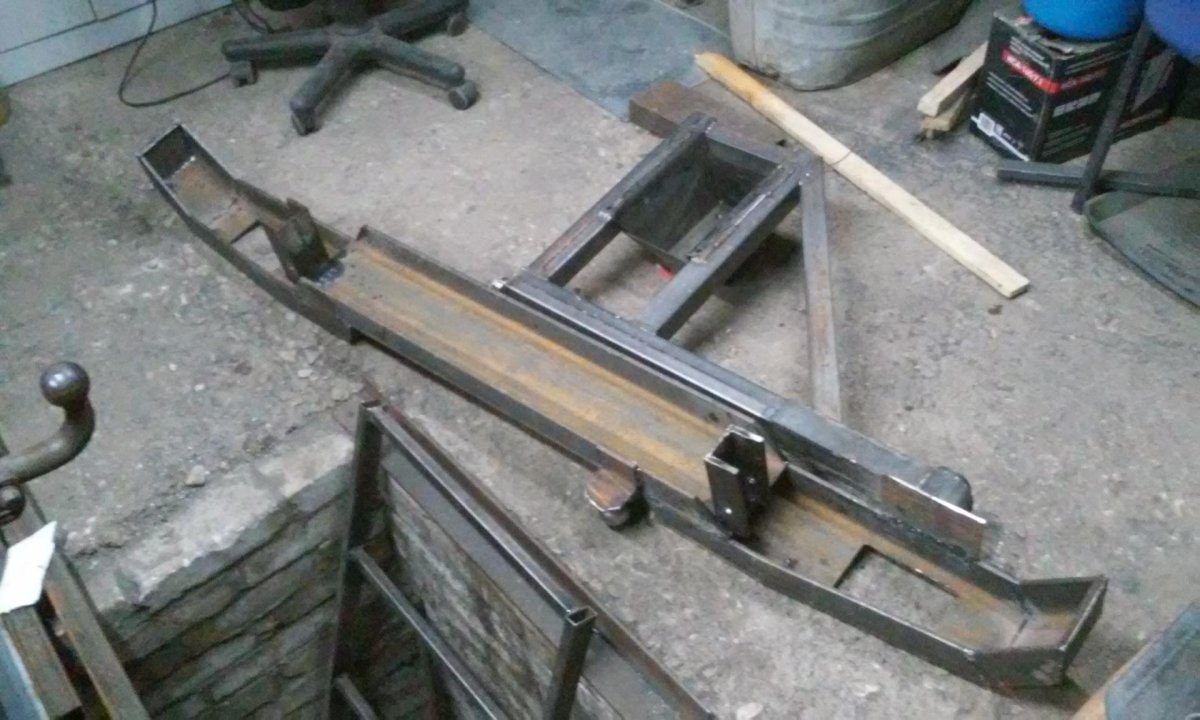 Задний силовой бампер на УАЗ 469