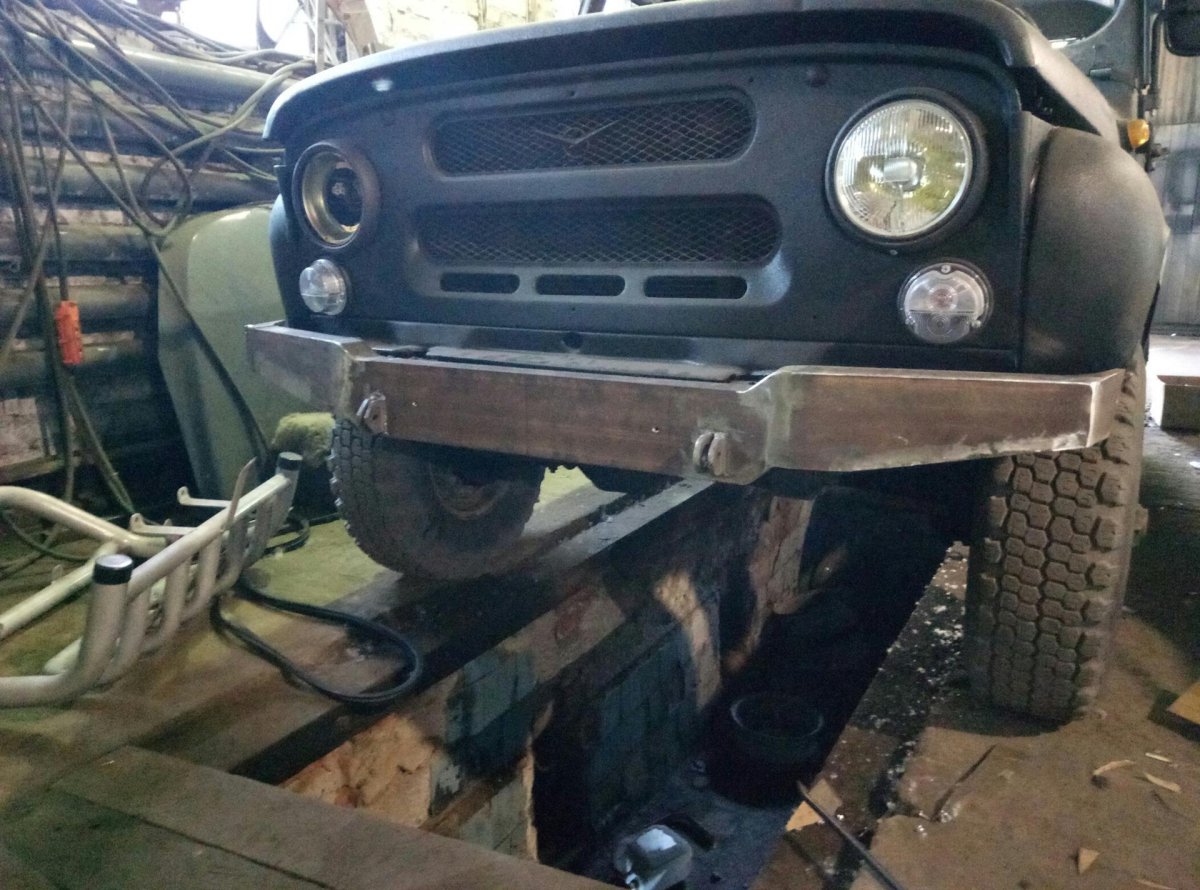 Силовой бампер на УАЗ 469