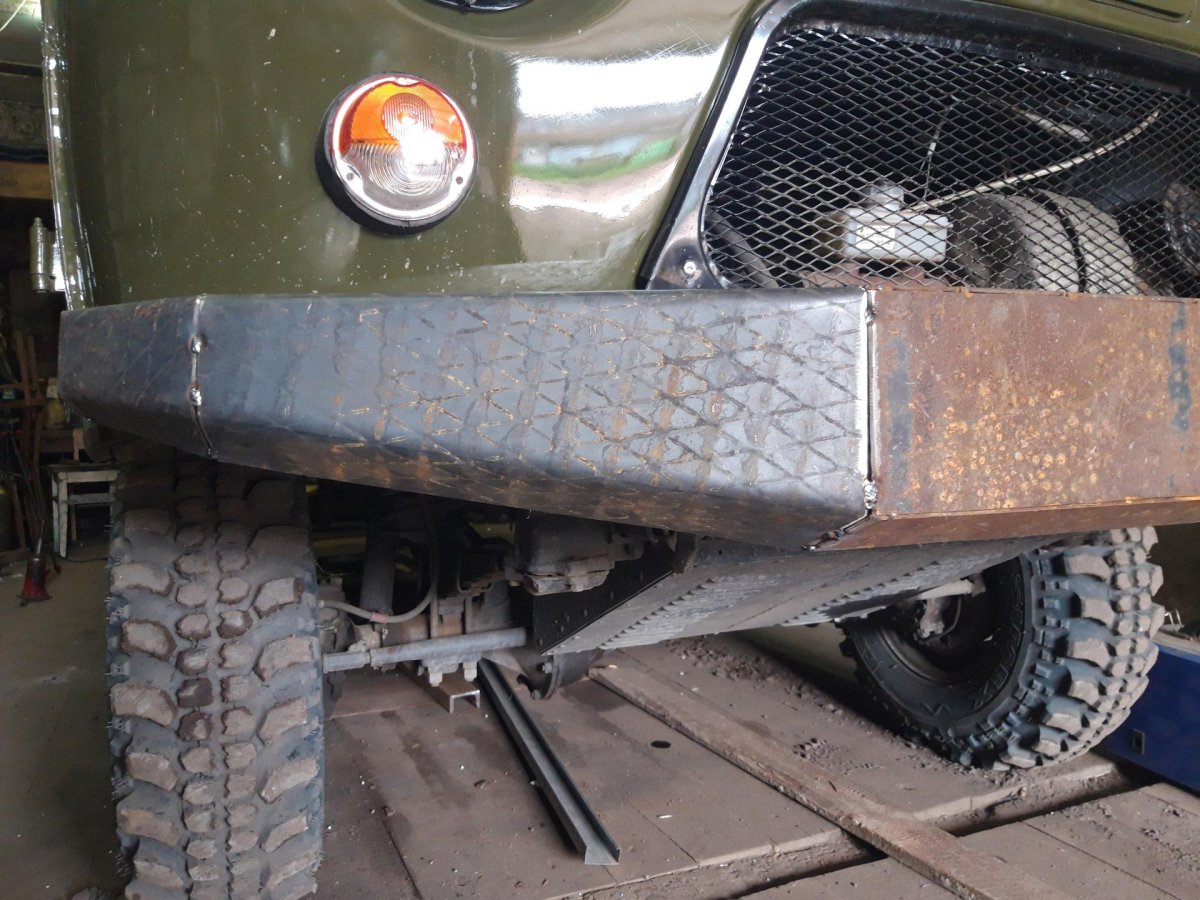 Силовой бампер на УАЗ 469 из швеллера