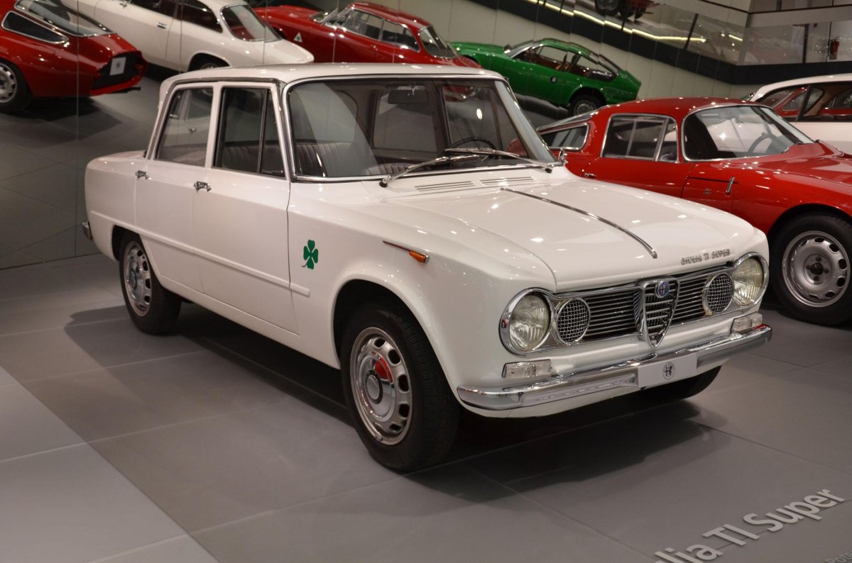 Alfa Romeo Giulia 1300 super