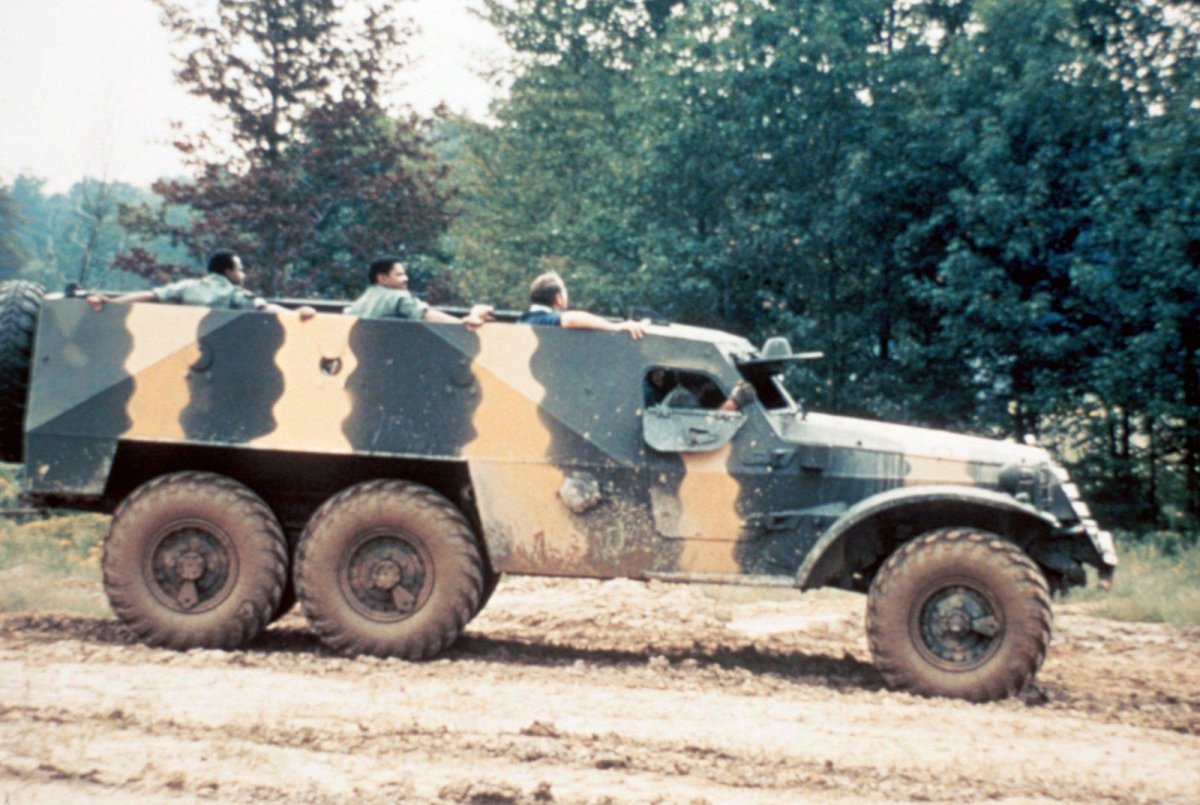 БТР-152 бронетранспортёр