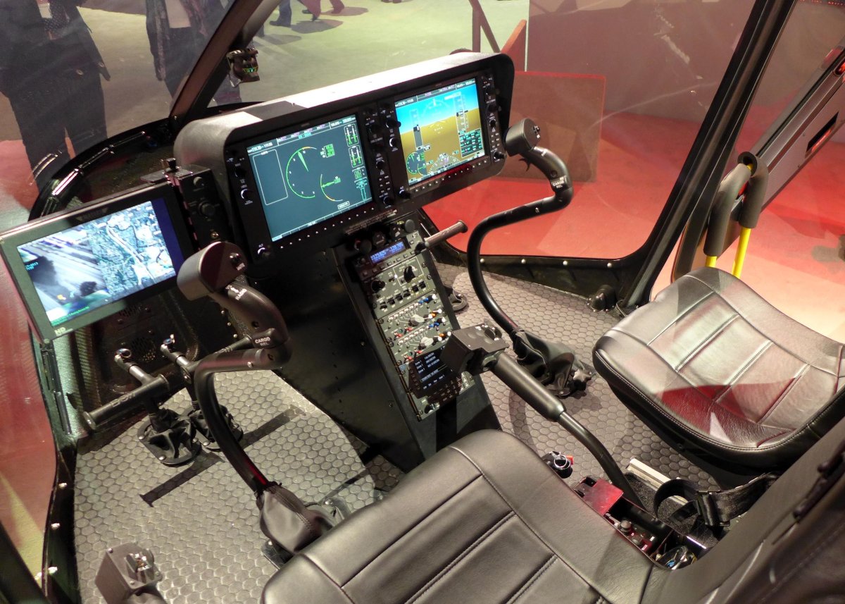 Bell 505 кабина