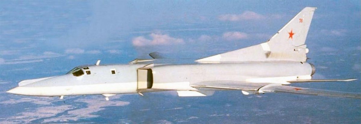 Самолет ту 22м2