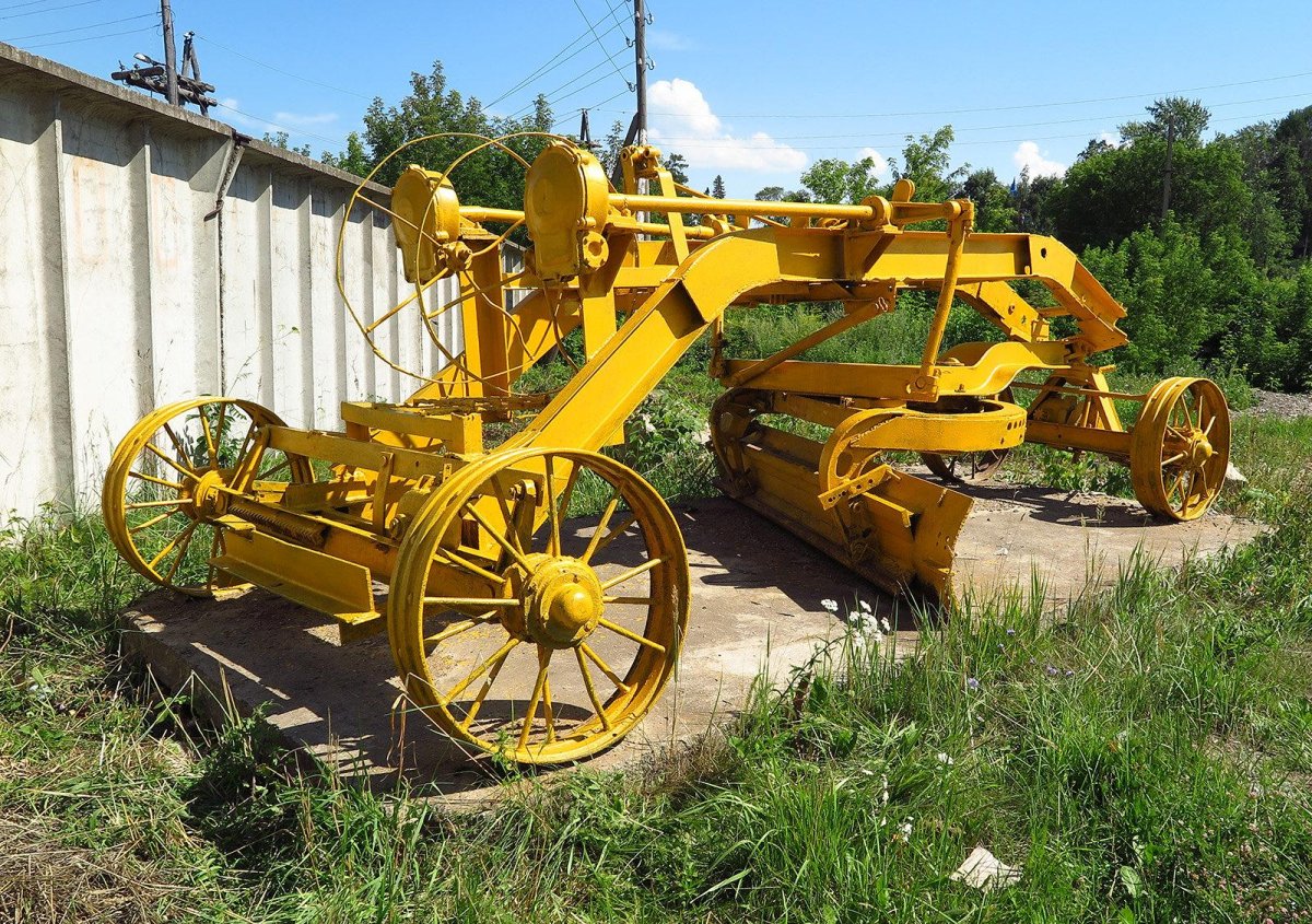 Прицепной грейдер д-241а