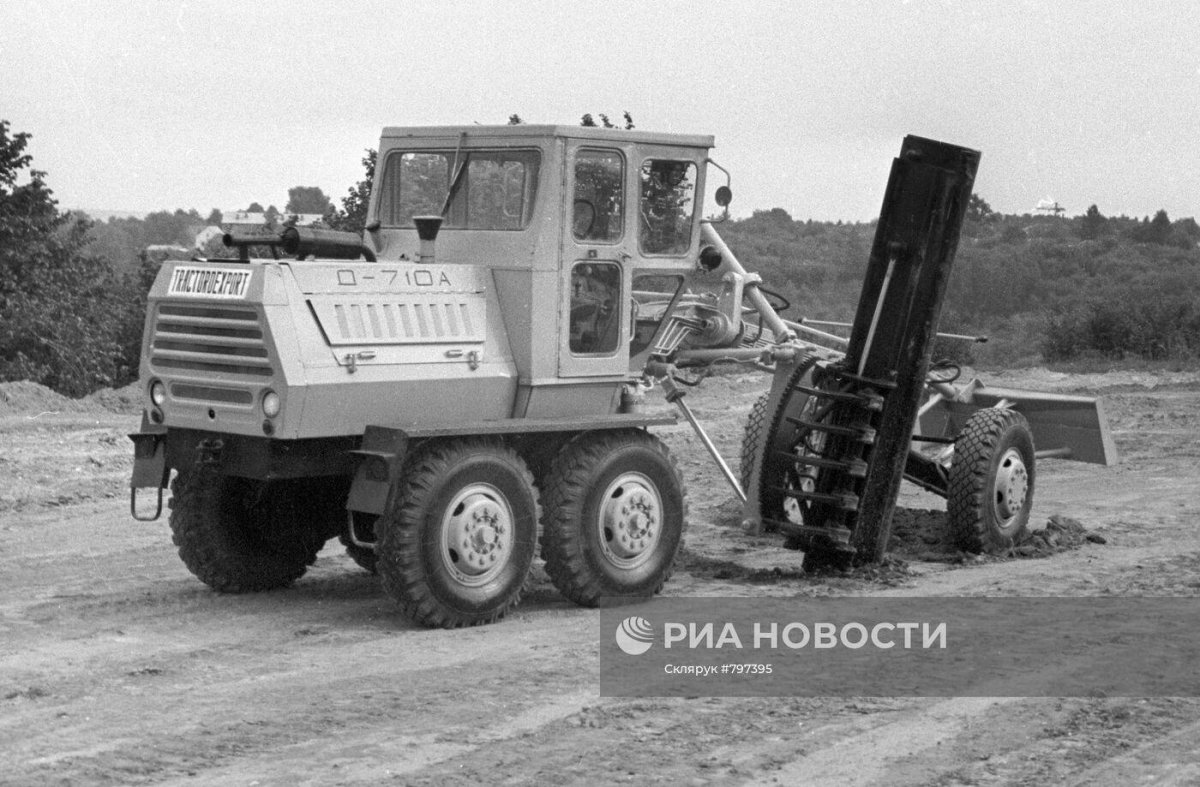 Автогрейдер д-710