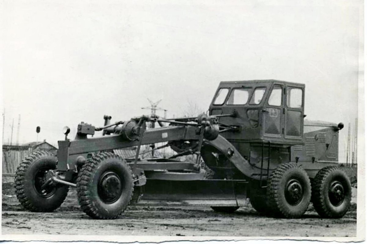 Автогрейдер д-144