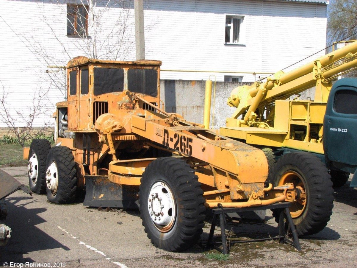 Автогрейдер д-710