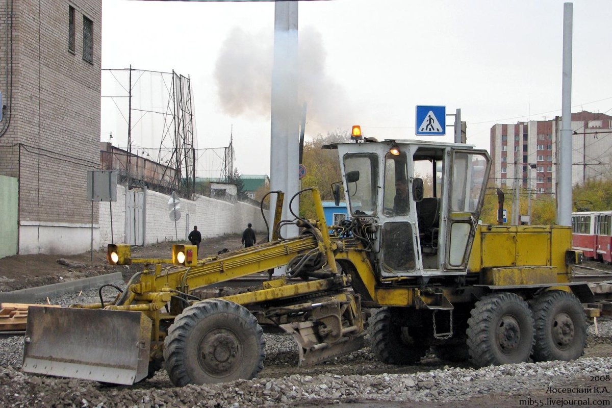 Грейдер ДЗ-180