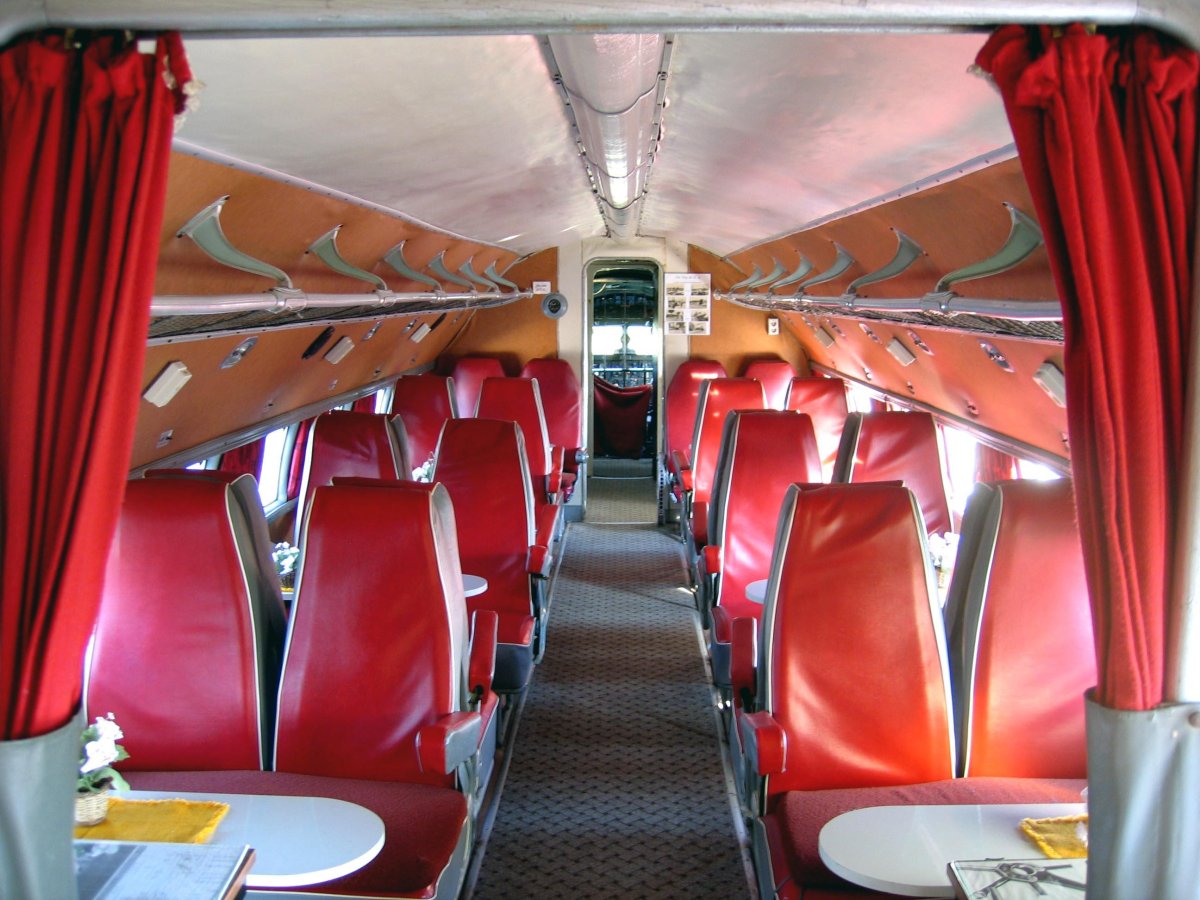 Ил-62 пассажирский салон