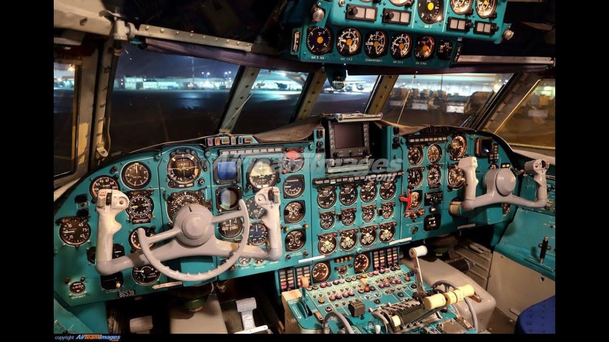 Ил-62 кабина пилотов