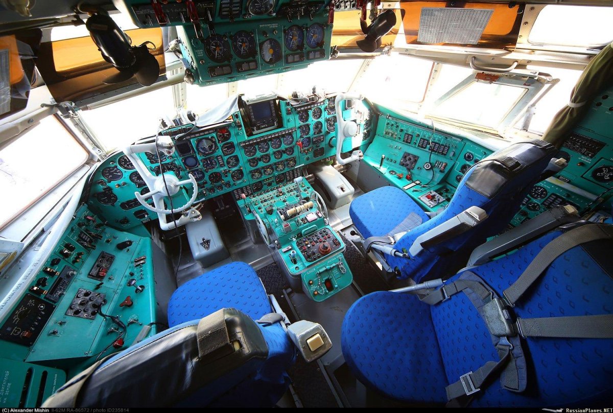 Ил-76 кабина пилотов