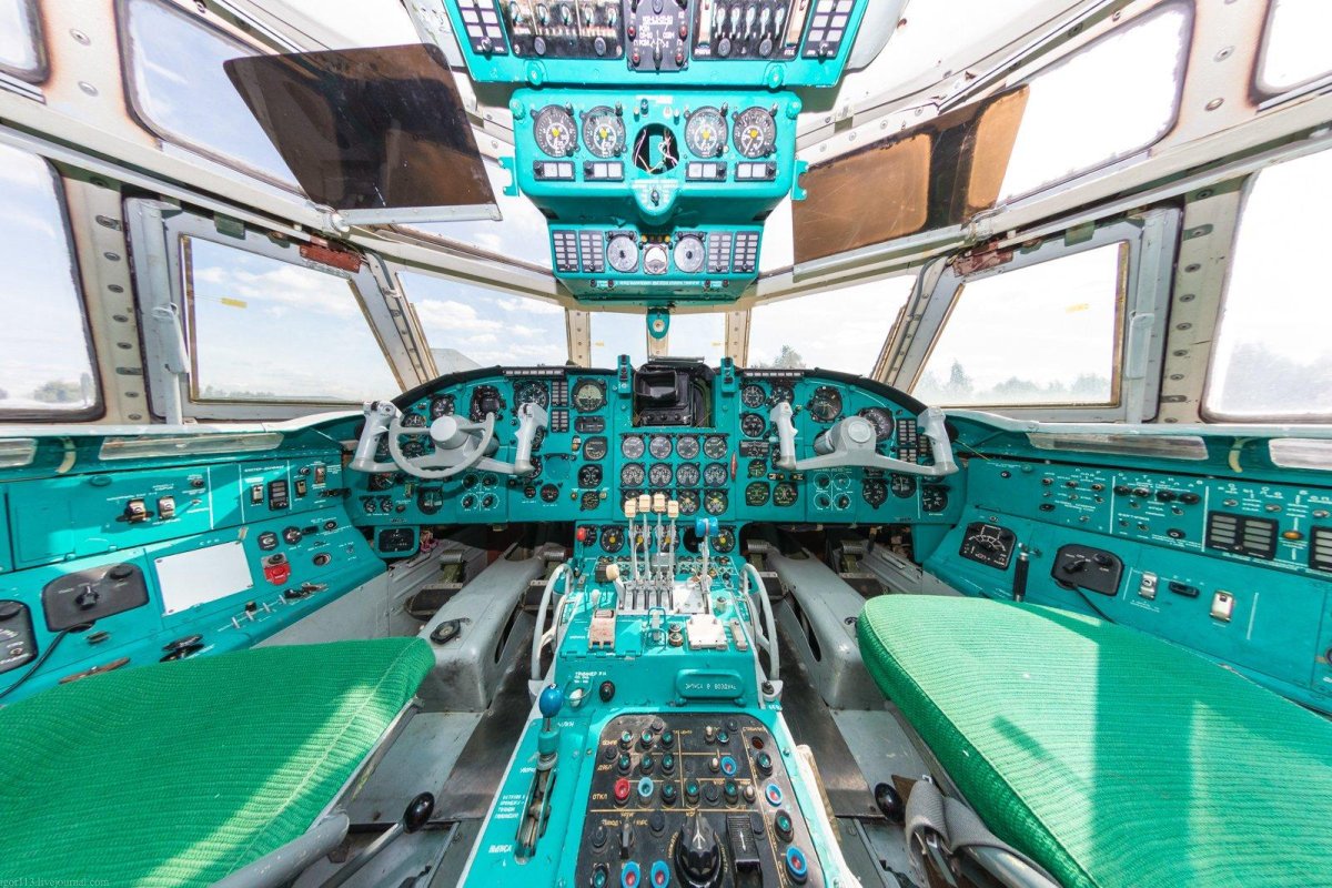 Ил-76 кабина пилотов