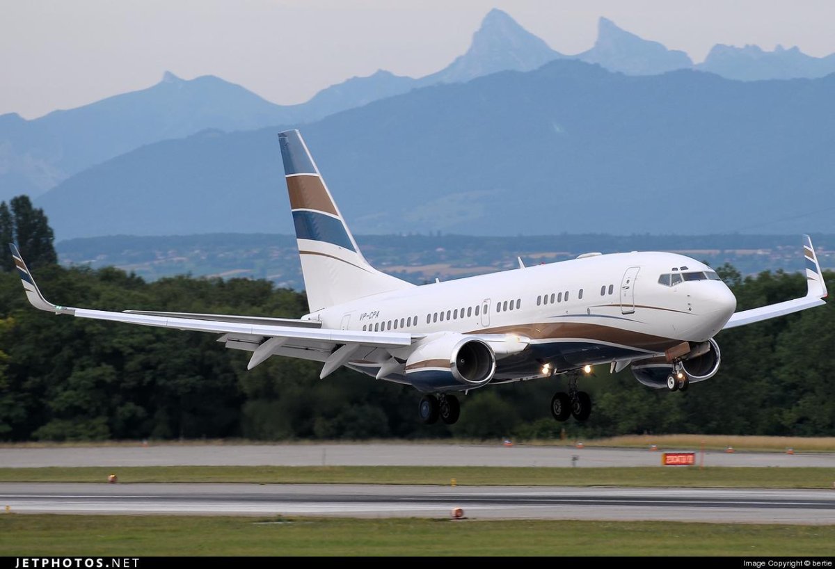 Boeing Business Jet 737