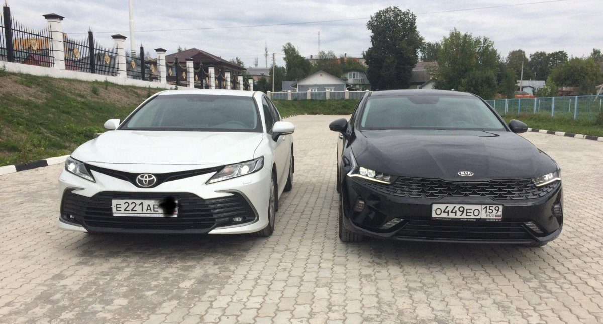 Kia k5 vs Toyota Camry