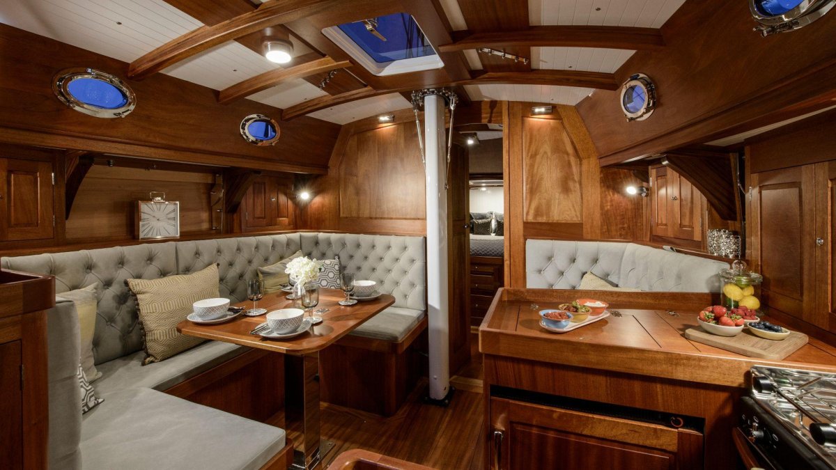 Яхта спирит 50