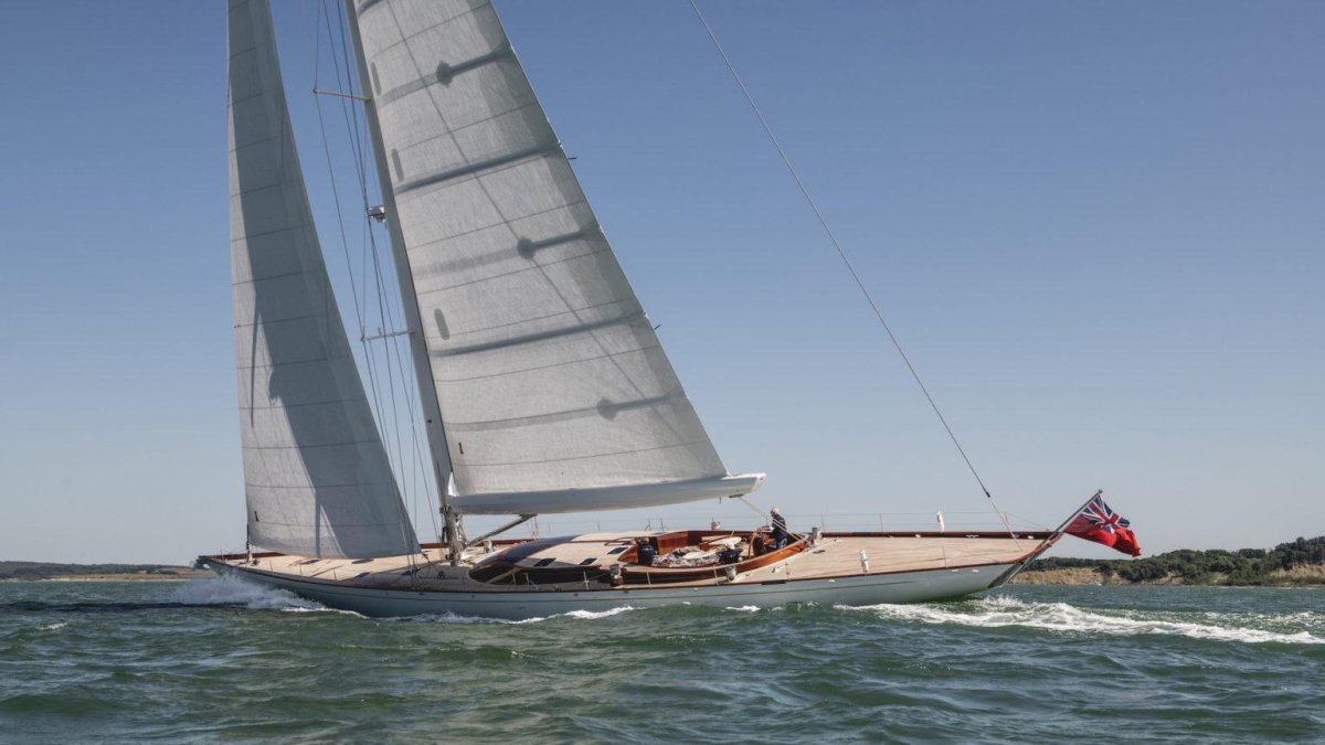 Spirit 111 суперяхта