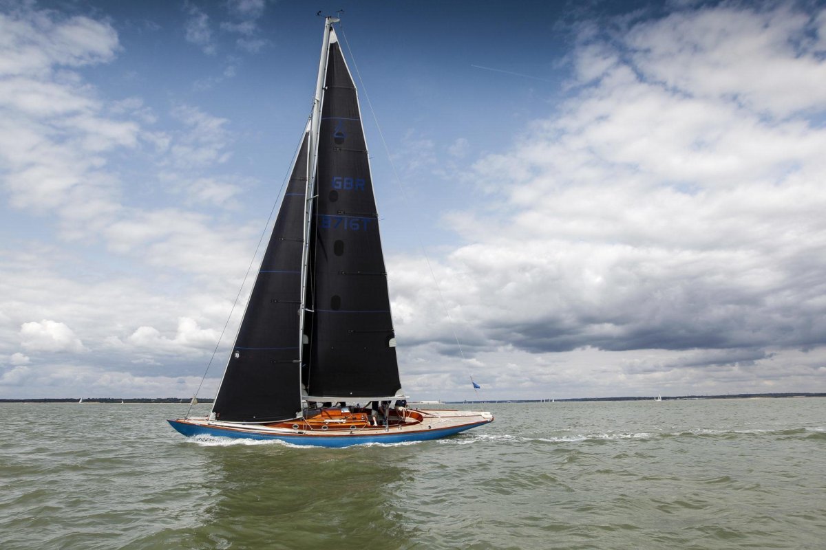 Яхта спирит 46