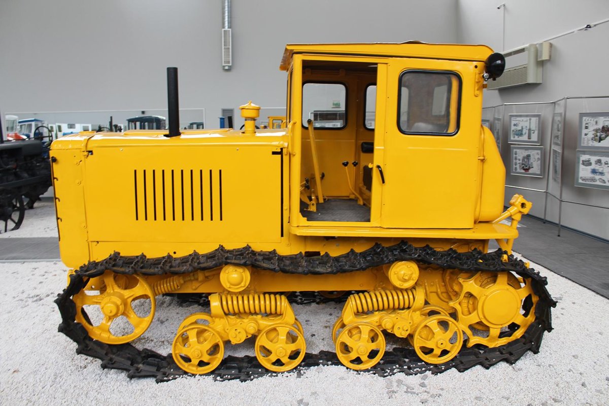 Гусеничный трактор дт75 бульдозер