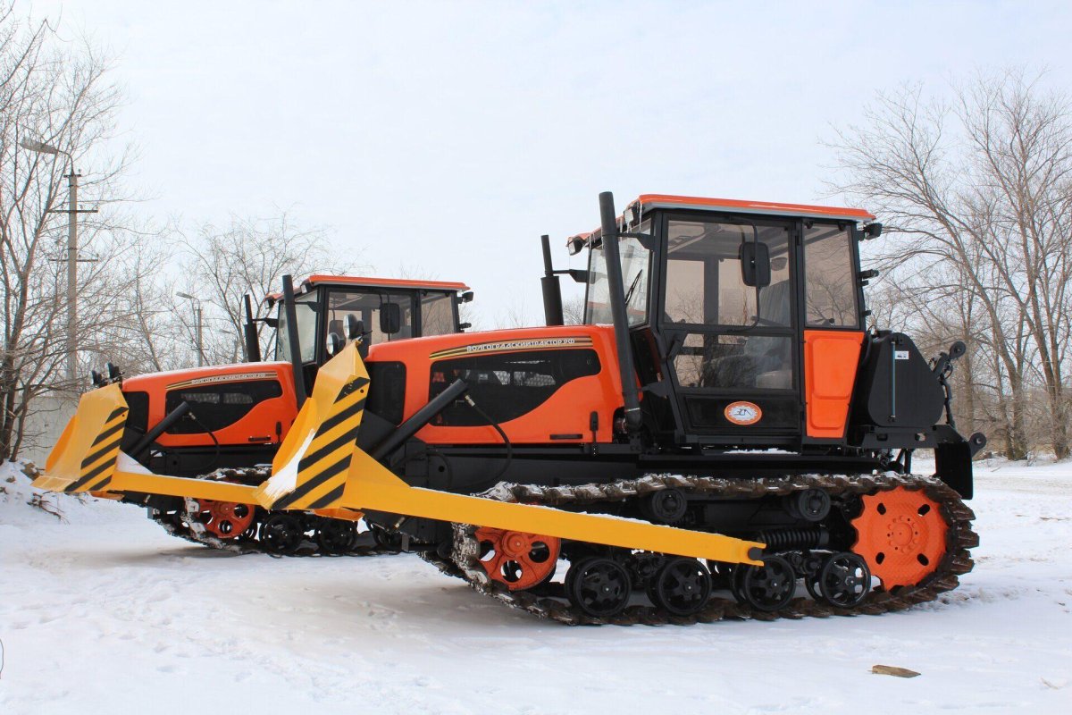 Гусеничный трактор ВТГ-100-рс4