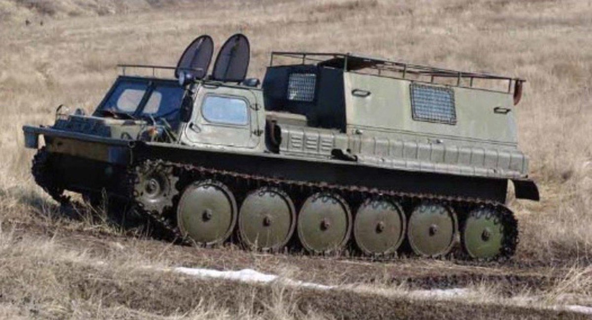 • Гусеничный тягач (ГАЗ -47, ГТТ)