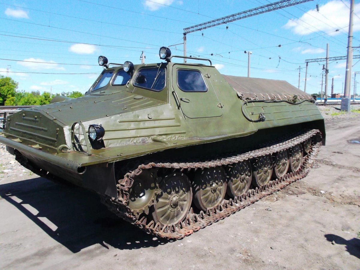 • Гусеничный тягач (ГАЗ -47, ГТТ)