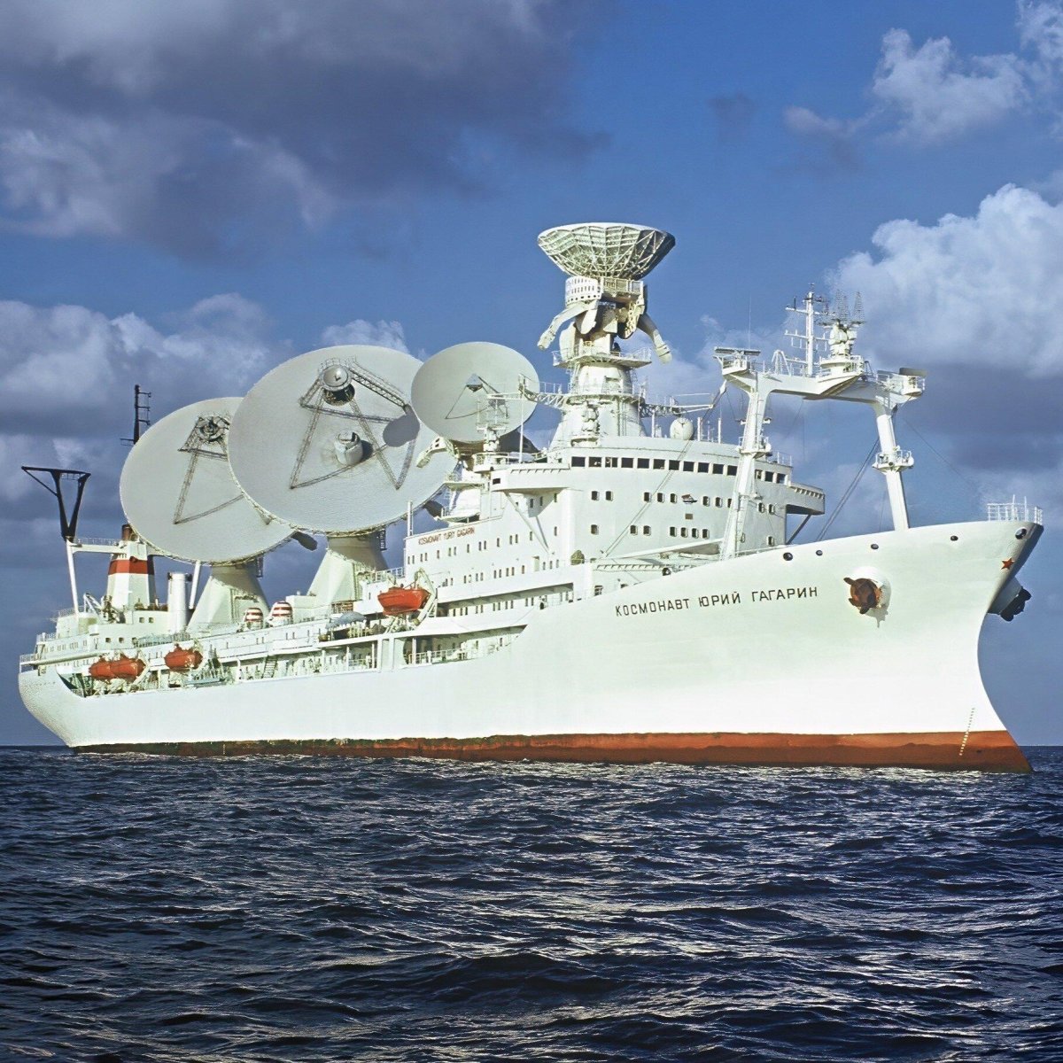 Космонавт Юрий Гагарин судно