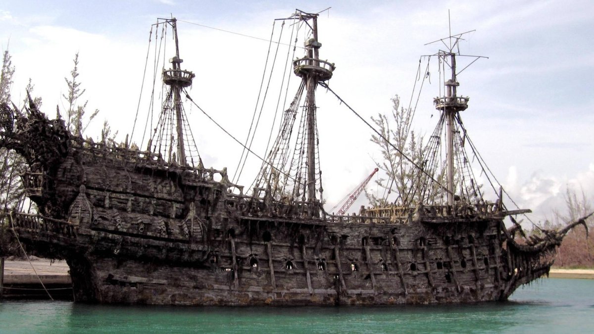 Корабль "Летучий голландец"