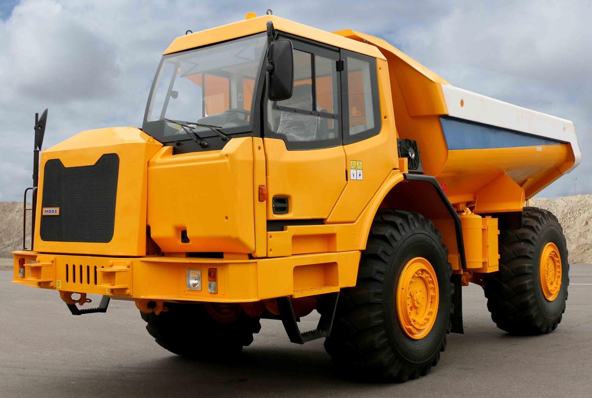 Карьерный самосвал МОАЗ