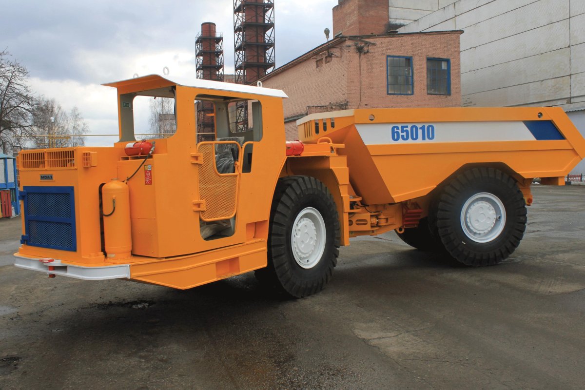 Шахтный самосвал МОАЗ