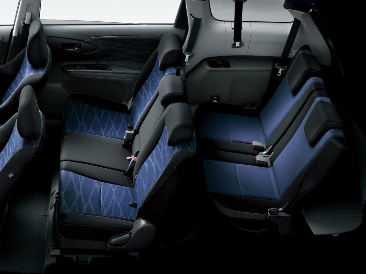 Toyota Wish 2017 салон