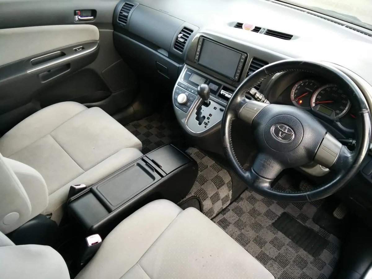 Toyota Wish 2008 салон