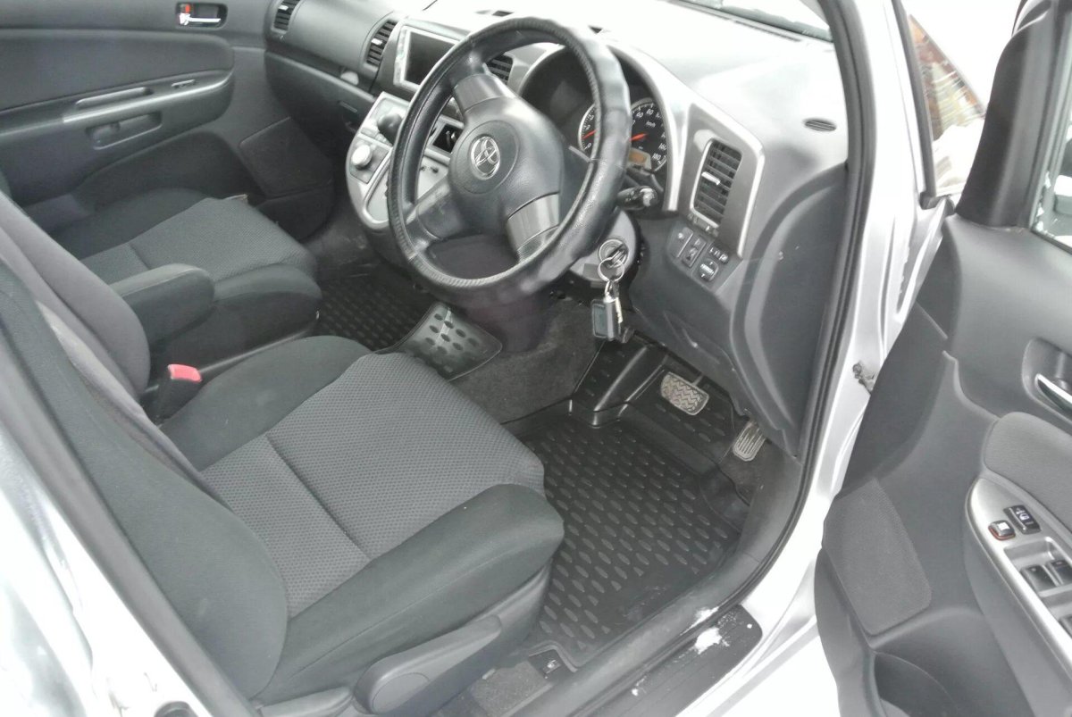 Toyota Wish 2003 салон